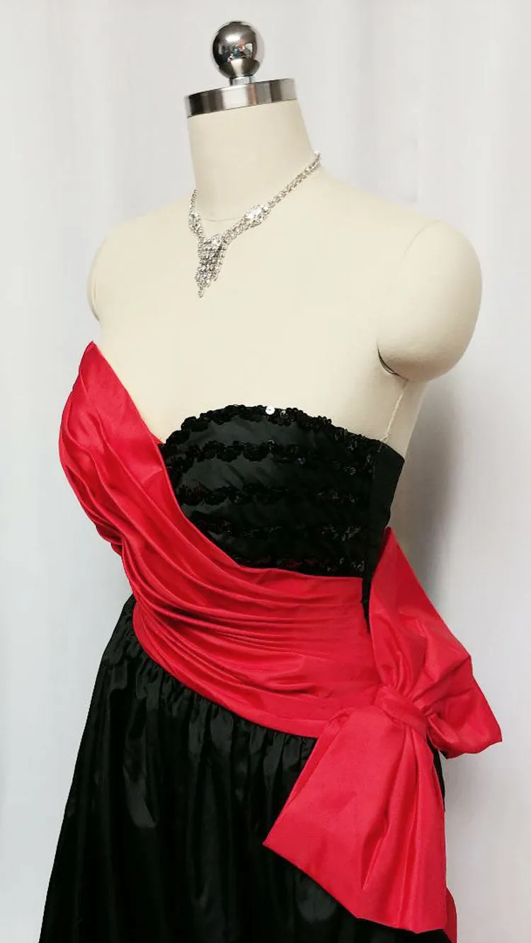 *GLAMOROUS VINTAGE '50s / '60s MOVIE STAR LOOK RED & BLACK PLEATED STRAPLESS EVENING GOWN WITH HUGE BOW