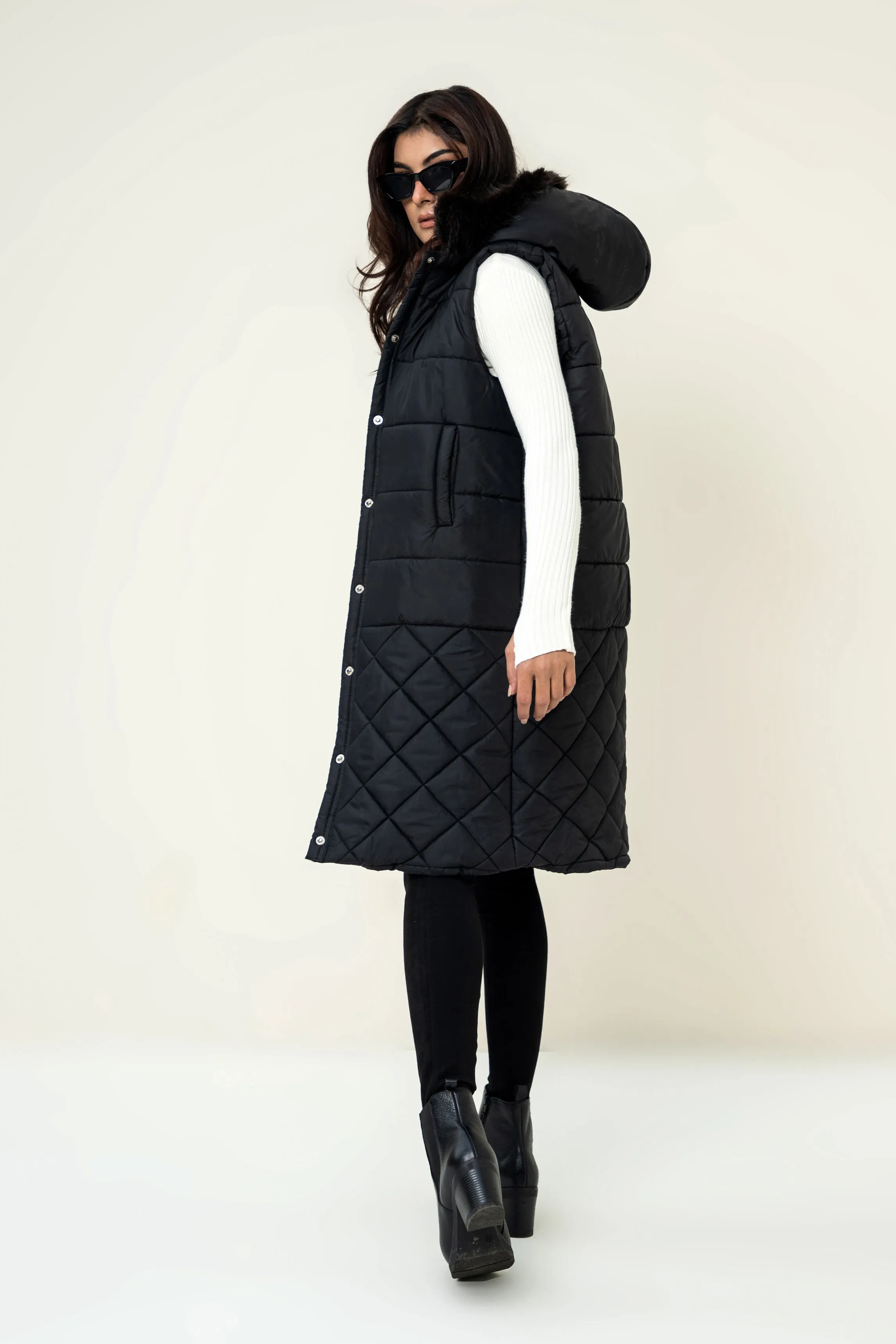 Hannah Neo Long Sleeveless Jacket with Fur hoodie Black ( 7 days delivery)