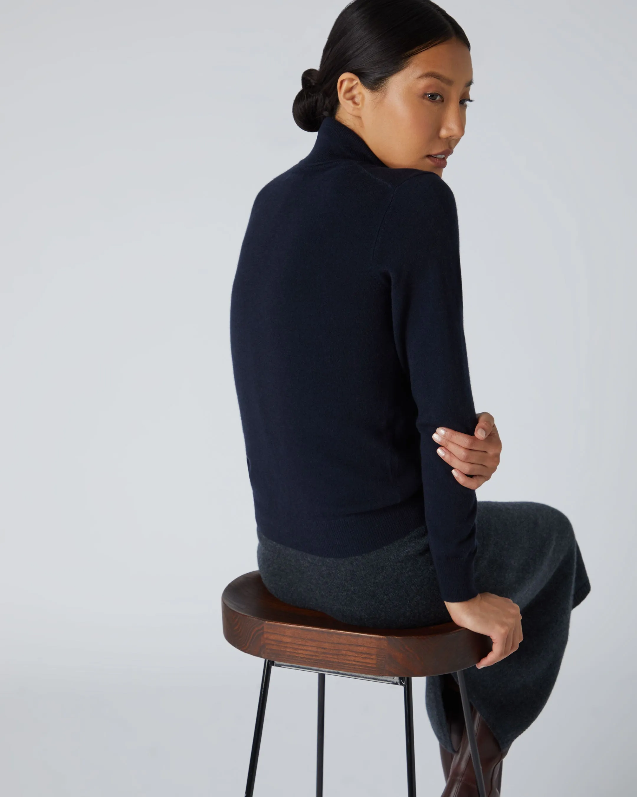 Women's Luna Turtle Neck Cashmere Sweater Navy Blue